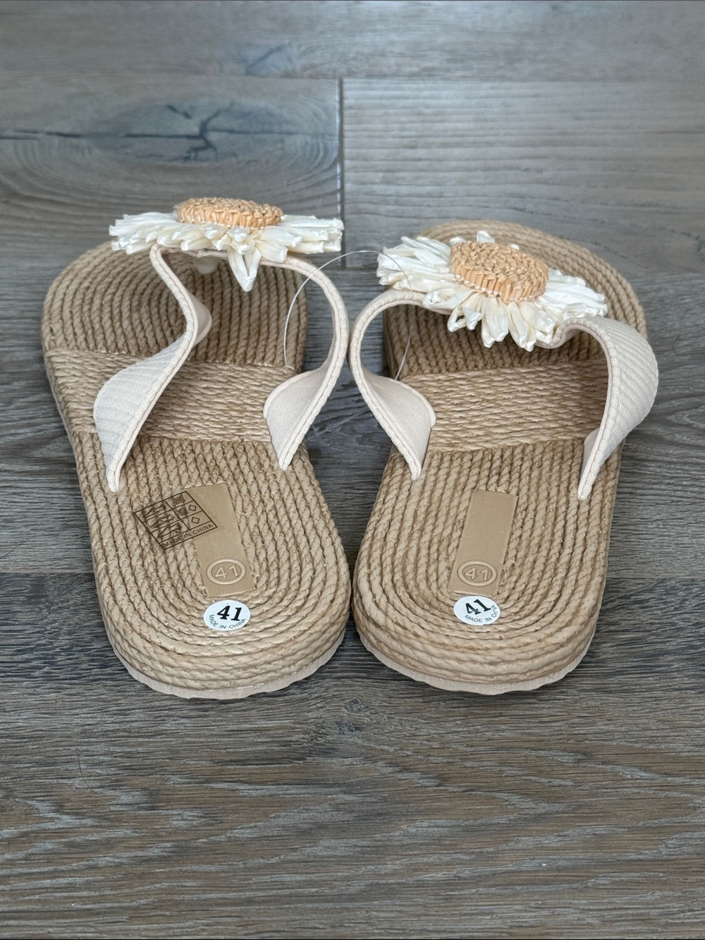 Beige Daisy Raffia Flip Flop 1/2” Sandals-Size 41 (Size 9) - Picture 8 of 11